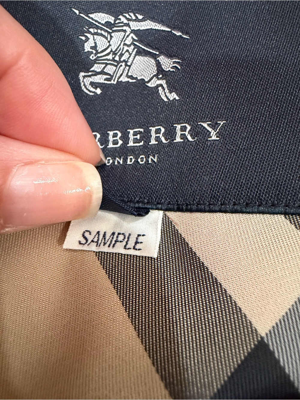 Burberry Rose Magenta Hooded Double-Breasted Rain Cape - Picture 16 of 17